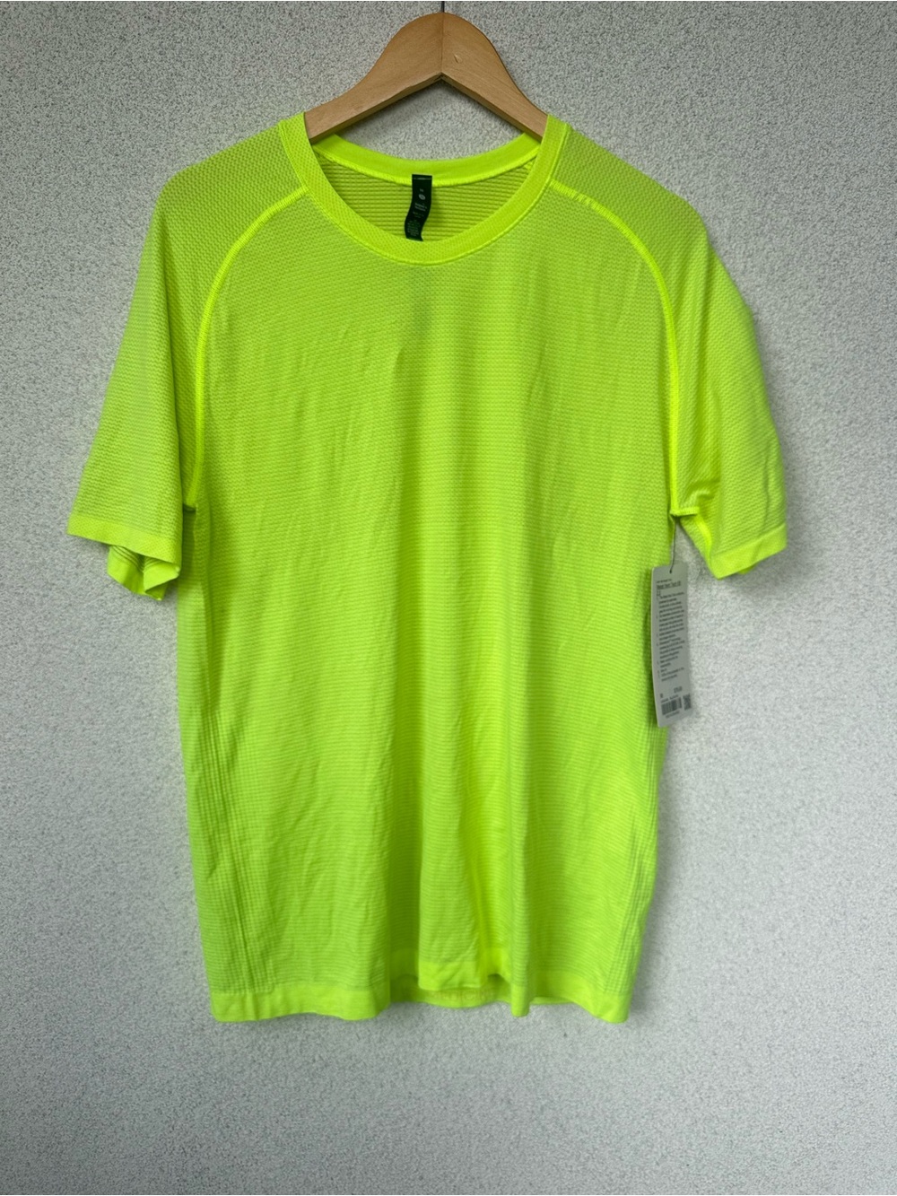Lululemon Metal Vent Tech SS 2.0 | Neon Yellow | NWT | Men’s M | Minor Flaw